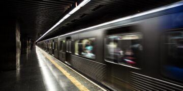 Azerbaijan and the United Arab Emirates will investigate the use of renewable sources of energy in the railway industry.