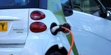 Italian authorities have built a highway that allows drivers to charge electric cars while driving, the company Stellantis, responsible for the project, said in a press release.
