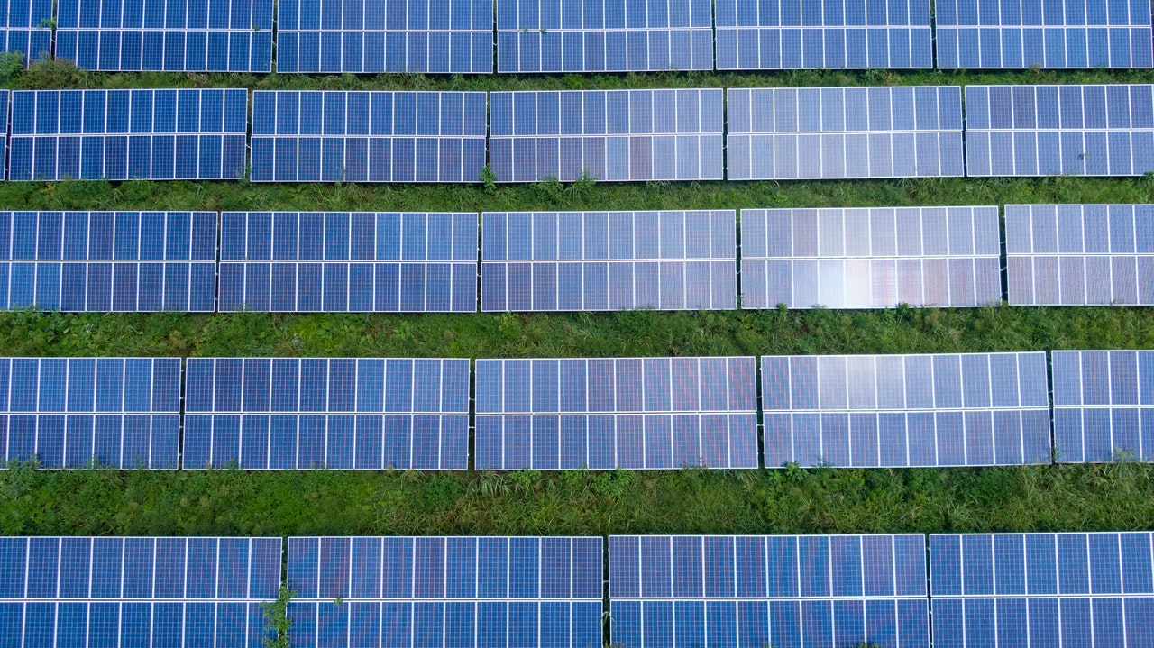 A passer-by may mistake this place for a self-service warehouse, but old furniture and souvenirs are not stored here - there is solar energy.